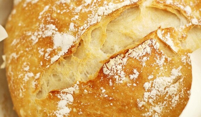 Crusty No Knead Bread In a Dutch Oven