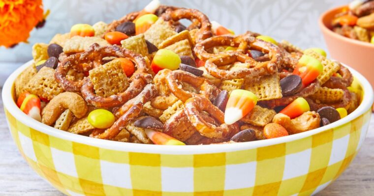 The Pioneer Woman’s Halloween Chex Mix