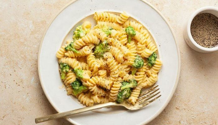 Quick and Easy Broccoli Cheddar Pasta