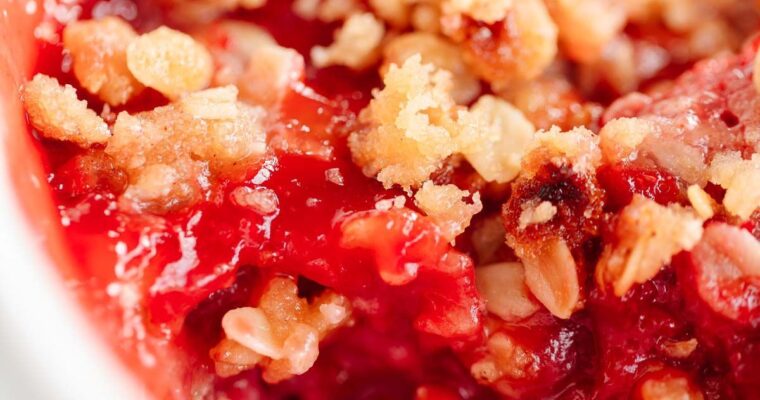 Super Easy Strawberry Crumble